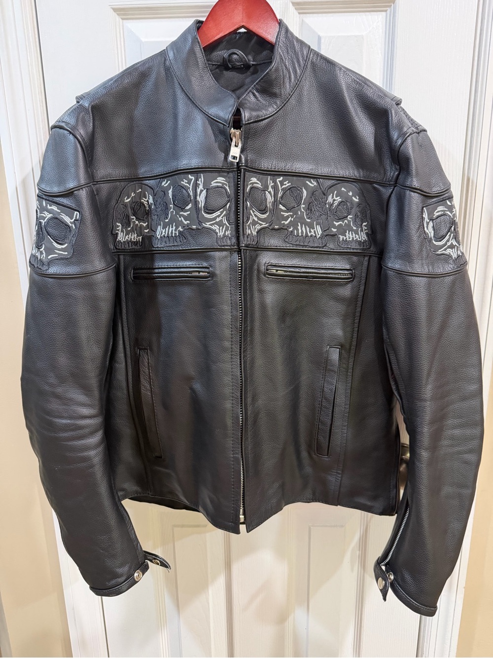Medium Men’s Black Leather Skull-Panel Bomber Jacket with zip/removable insert